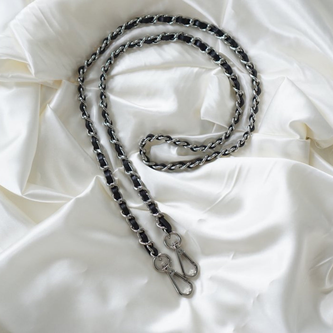 Our Interwoven Leather Chain Strap is the perfect accessory to customise your existing bags (eg Louis Vuitton Mini Pochette Accessoires, Pochette Metis, Speedy) or convert your favourite SLG into a bag (eg Toiletry 26) or as a replacement for Chanel Coco Handle bags. This is similar to Chanel’s iconic interwoven chain