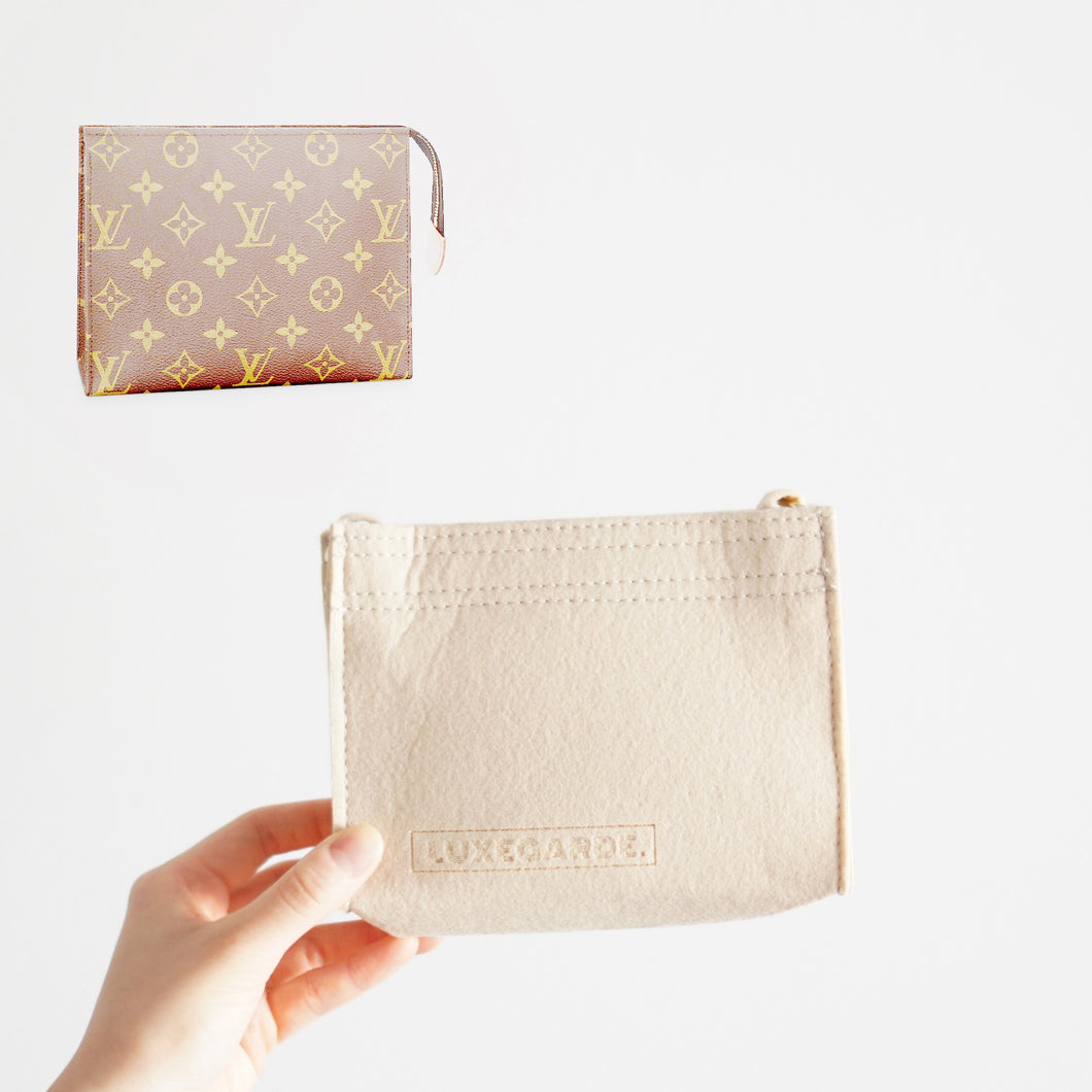 Louis vuitton toiletry pouch 15 vs 19 // what fits inside